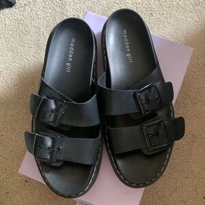 Madden girl 1” platform sandals